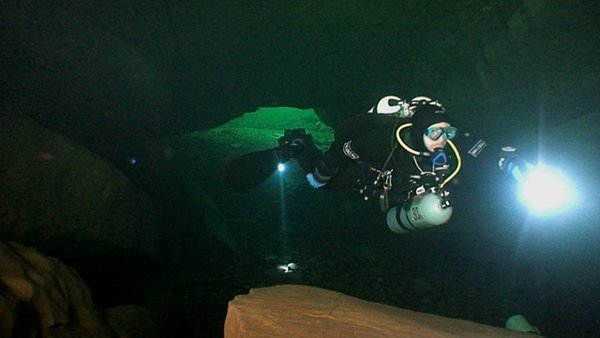 buceo en cuevas